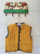 Load image into Gallery viewer, ELLIE print gilet MUSTARD/GREEN STRIPE