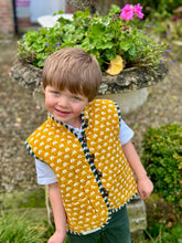 Load image into Gallery viewer, ELLIE print gilet MUSTARD/GREEN STRIPE