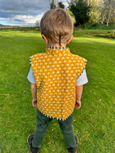 Load image into Gallery viewer, ELLIE print gilet MUSTARD/GREEN STRIPE