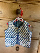 Load image into Gallery viewer, Dinky Leaf Reversible Gilet