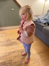 Load image into Gallery viewer, Leafy Reversible Quilted Gilet