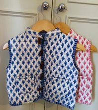 Load image into Gallery viewer, Leafy Reversible Quilted Gilet