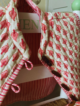 Load image into Gallery viewer, Leafy Reversible Quilted Gilet