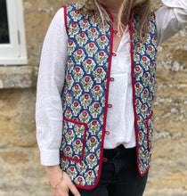 Load image into Gallery viewer, Tashi Quilted Reversible Gilet
