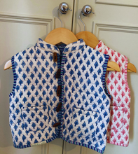 Load image into Gallery viewer, Leafy Reversible Quilted Gilet
